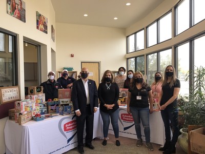 Representatives from Suburban Propane’s Santa Fe, NM office and staff from Growing Up New Mexico: The Early Childhood Partnership, along with Santa Fe Mayor Alan Webber, who declared April 28, 2021 ‘Suburban Propane Day’ to commemorate the company’s donation of 500 Spanish-language books and more than 100 educational, developmentally-appropriate toys to the organization.